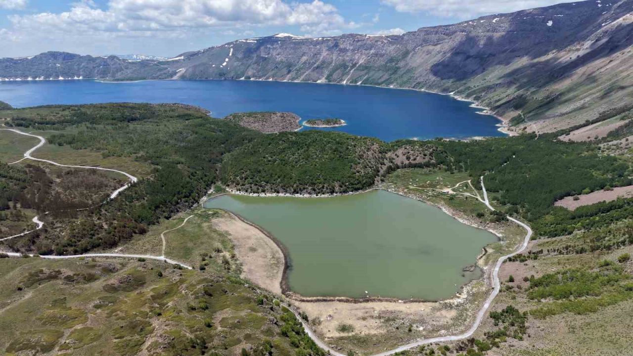 Bitlis’in doğa harikası Nemrut’ta hafta sonu hareketliliği