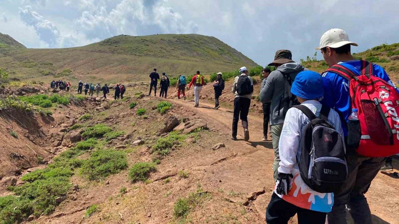 Bitlis’te Van Gölü için farkındalık yürüyüşü