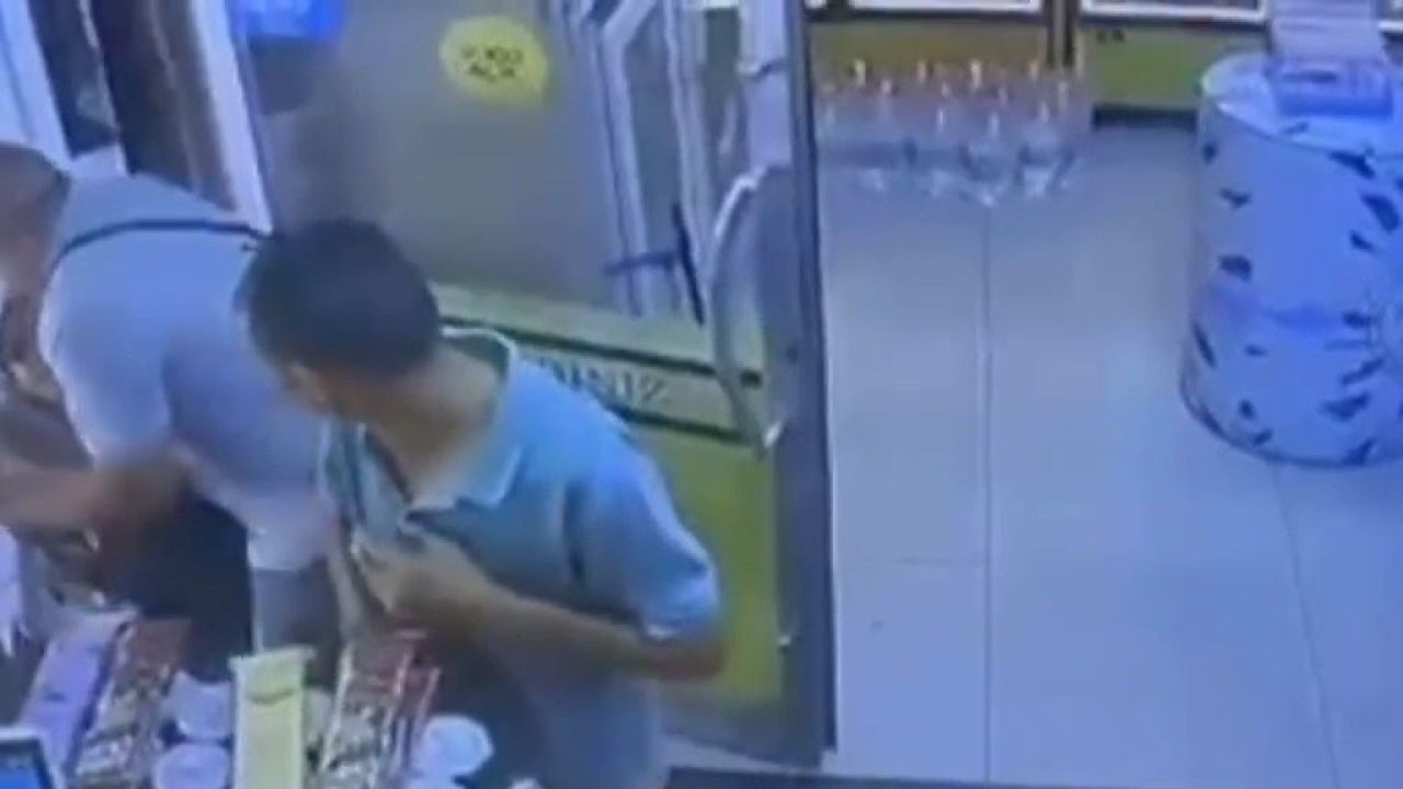 Boşanma aşamasındaki eşinin vurmak istediği adam silah tutukluk yapınca kurtuldu