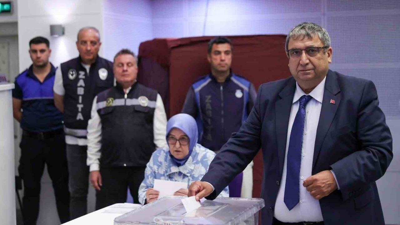 Buca Belediyesi’nde Başkanvekili CHP’li Hüseyin Benzer oldu