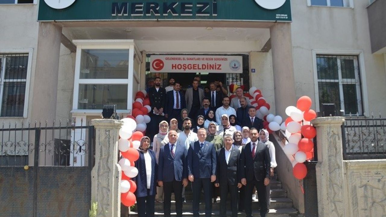 Bulanık’ta kursiyerlerin el emeği görücüye çıktı