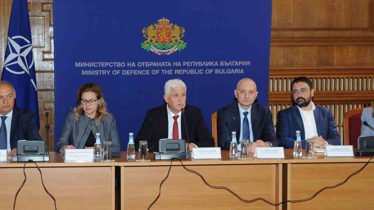 Bulgaristan Savunma Bakanı Stoyanov: "Ukrayna ordusuna daha fazla silah sağlamayı öngörmüyoruz"