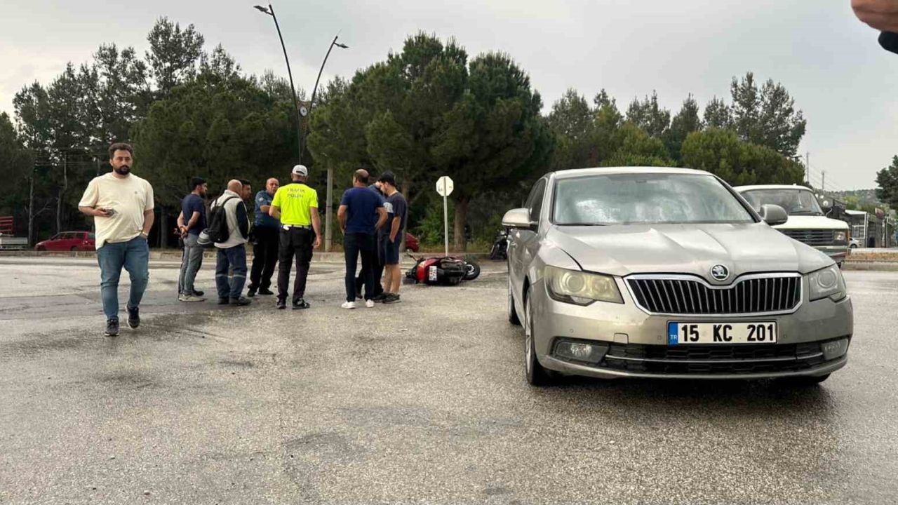 Burdur’da motosiklet ile otomobil çarpıştı: 1 yaralı