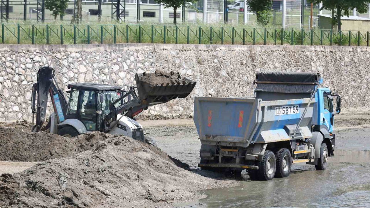Bursa Büyükşehir’den Hüdavendigar’da dere temizliği