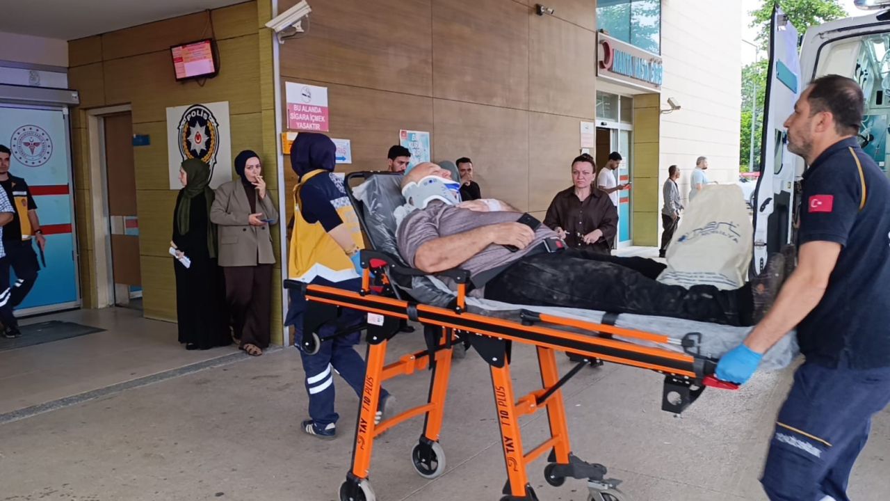 Bursa’da devrilen kamyonun sürücüsü yaralandı