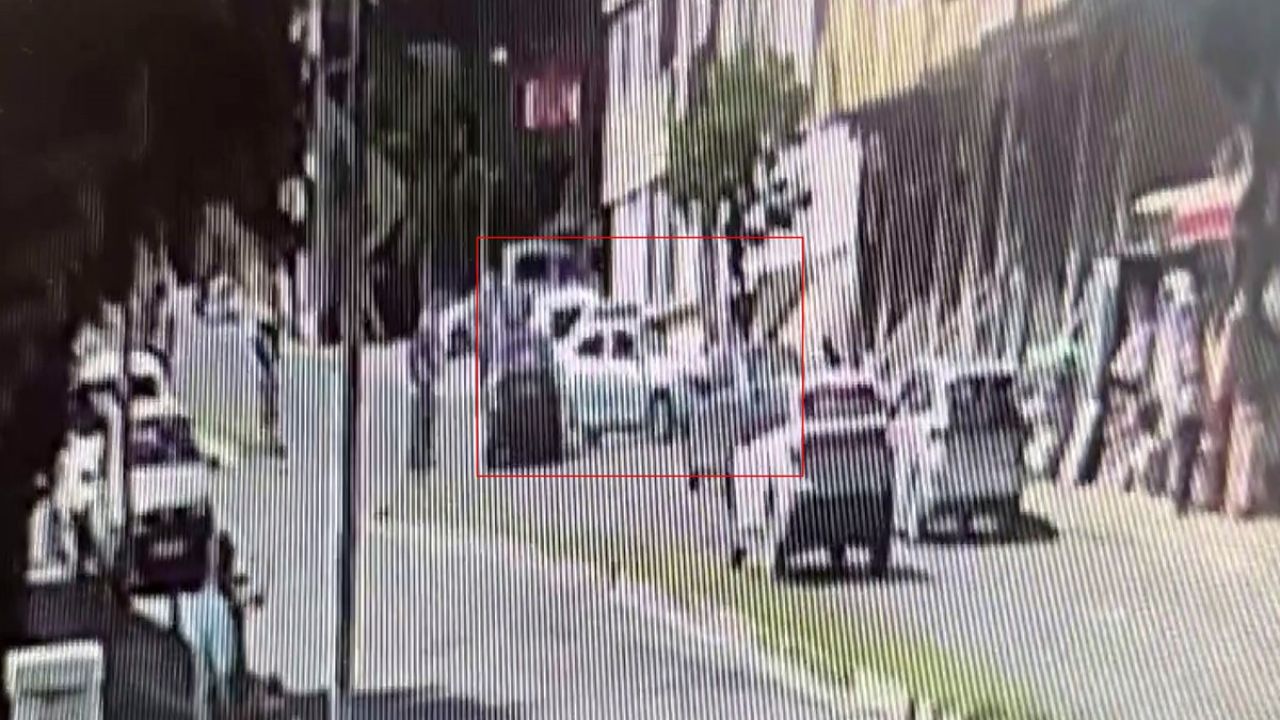 Büyükçekmece’de ehliyetsiz sürücü durağa daldı: 1 ağır yaralı