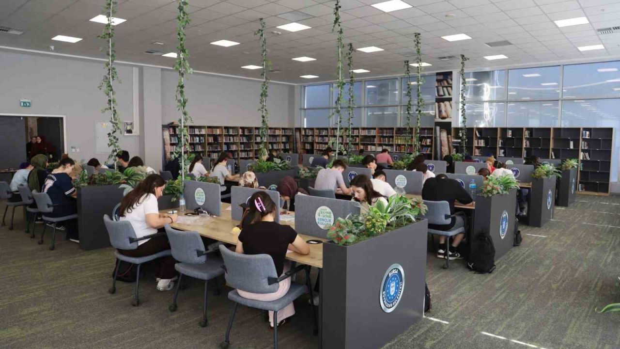 Büyükşehir’den gençlere üniversite yolunda sınav provası