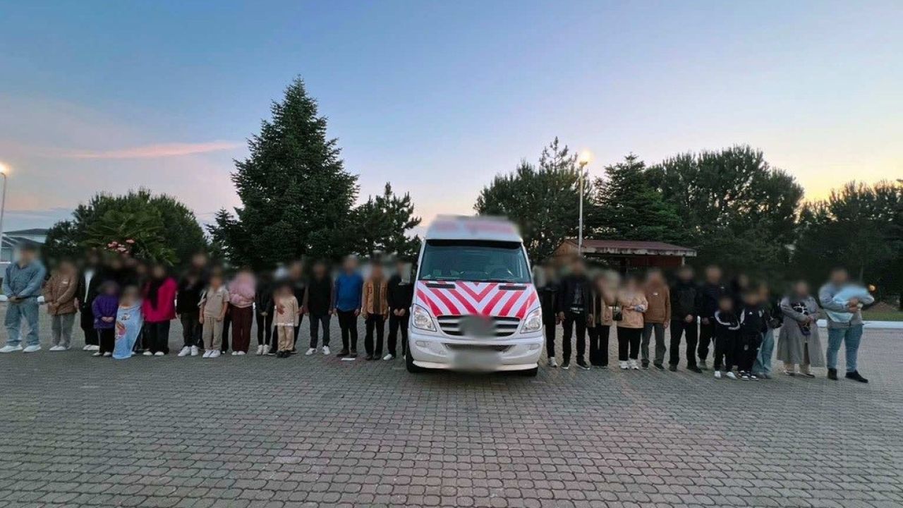 Çanakkale’de 33 kaçak göçmen ile 2 organizatör yakalandı