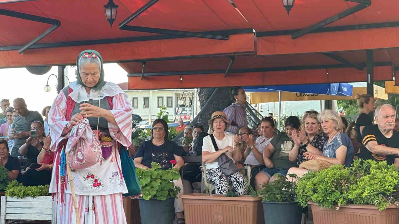 Çanakkale’de "Kaz Dağları’na taşınan hikayelerle göçün izindeki kadın" defilesi