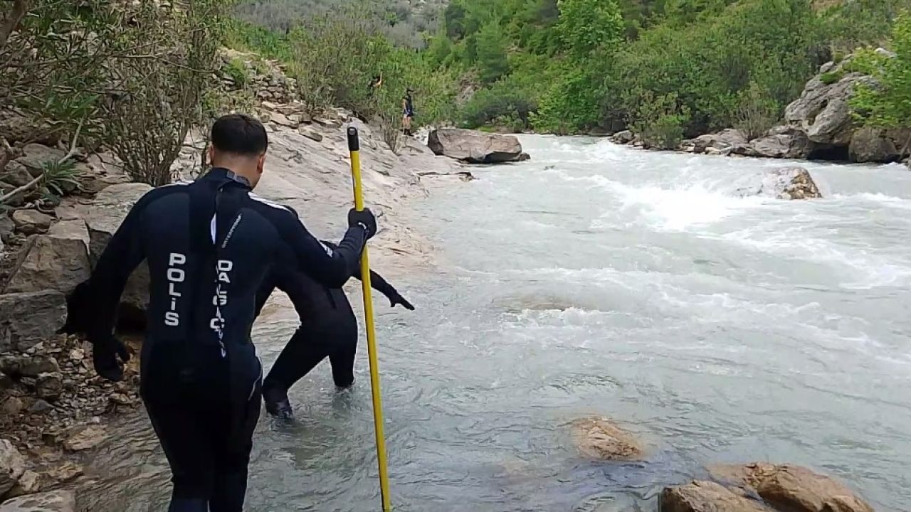 Çayda kaybolan gencin çocuklara boks öğretirken görüntüleri ortaya çıktı