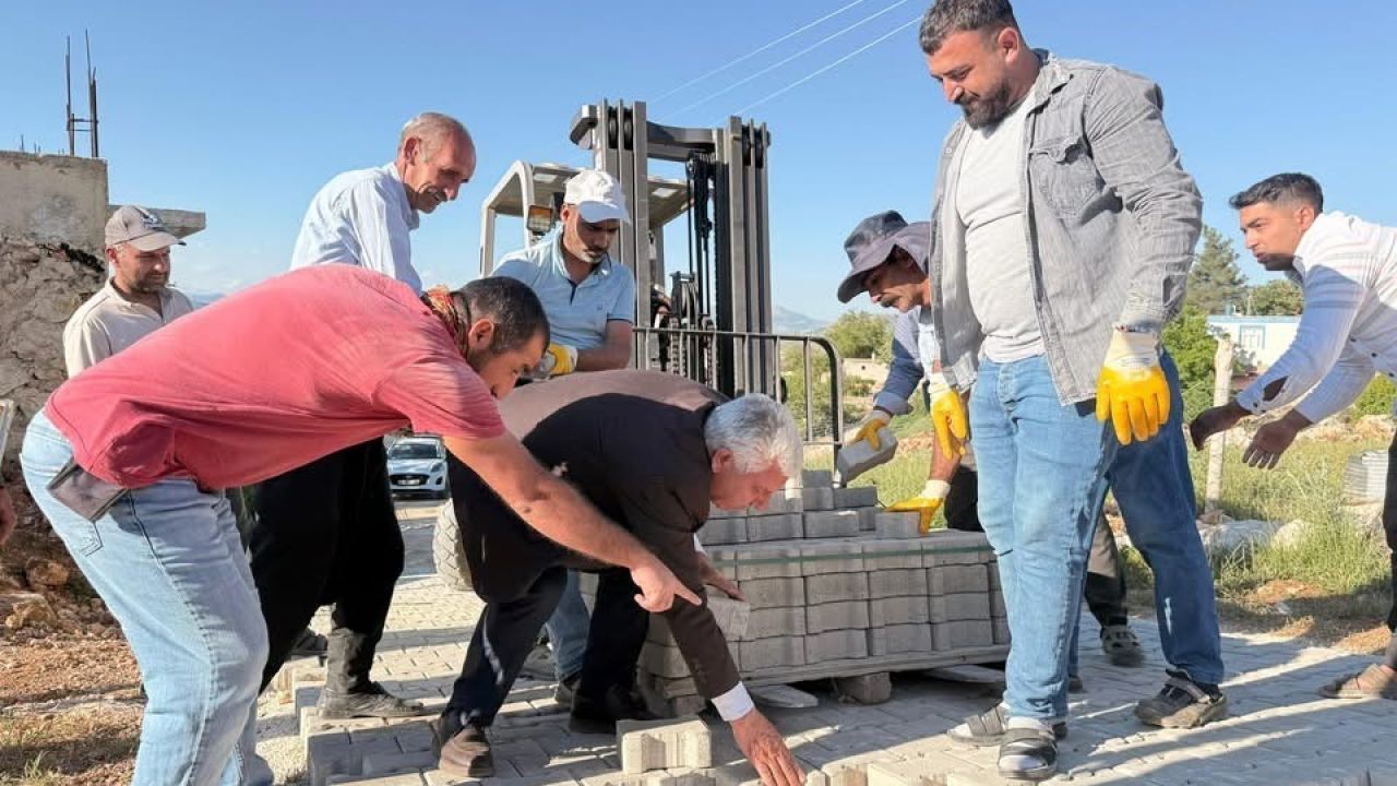 Çermik’te mahalle yolları onarılıyor