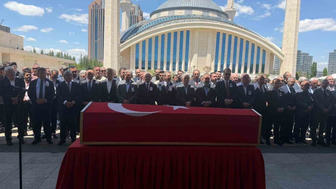 CHP Genel Başkanı Kılıçdaroğlu, Emekli Hava Savunma Albayı Türeli’nin cenaze törenine katıldı