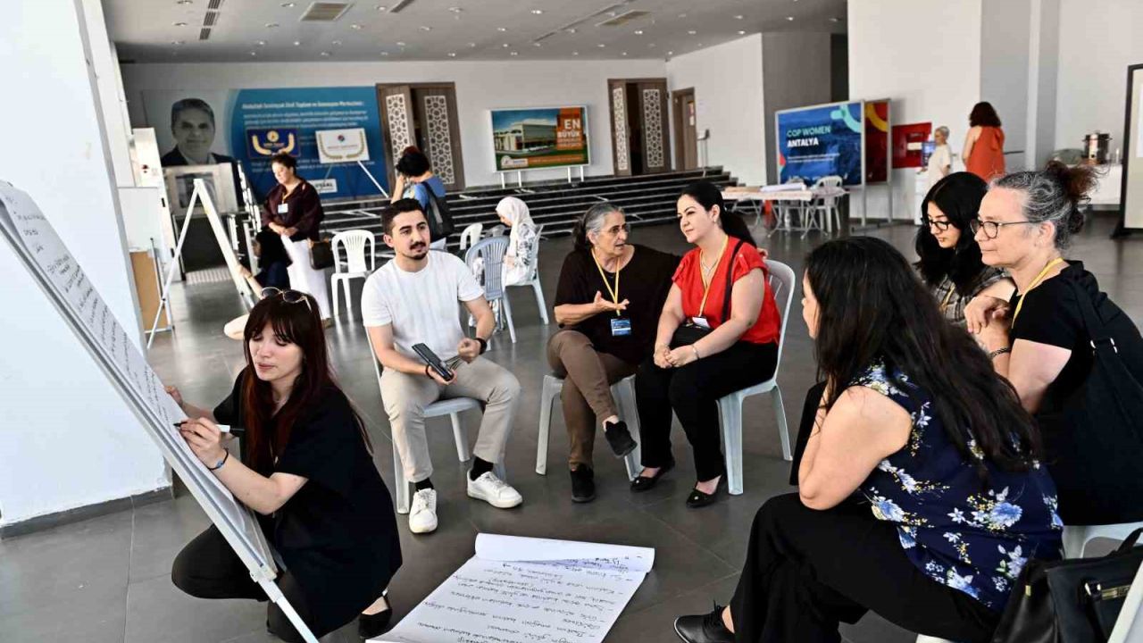 COP Women Antalya’da kadınların iklim politikalarındaki rolü konuşuldu