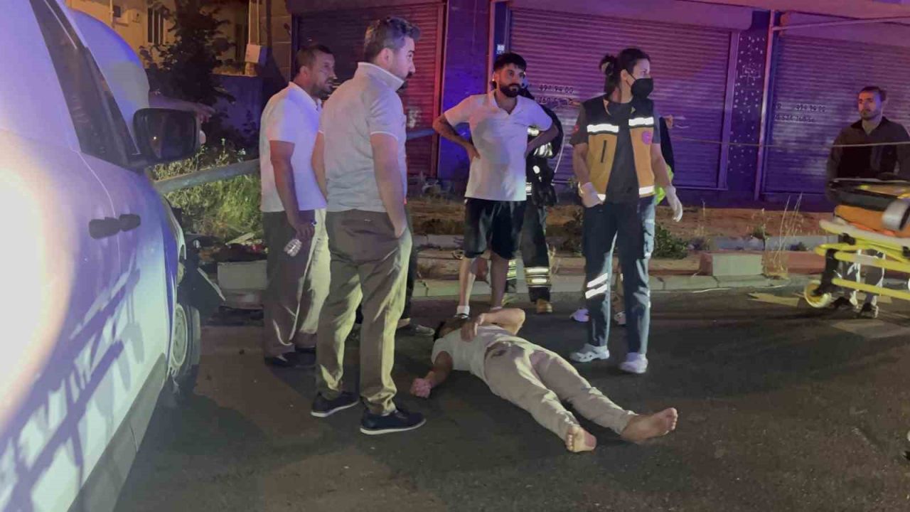 Çorlu’da aydınlatma direğine çarpan araç hurdaya döndü