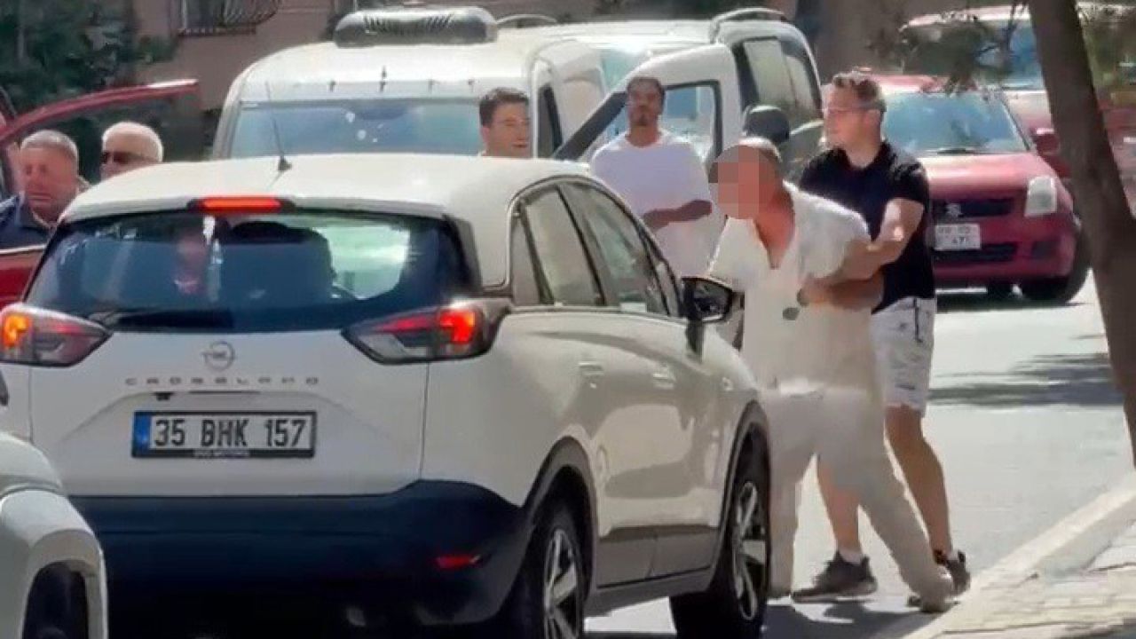Çorlu’da yol verme kavgası kamerada