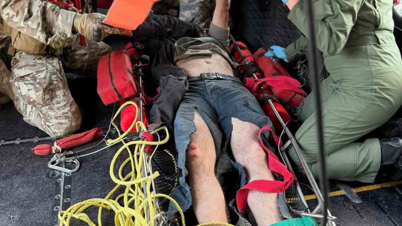 Çorum’da dağ yürüyüşü sırasında kaybolan şahıs helikopterle kurtarıldı