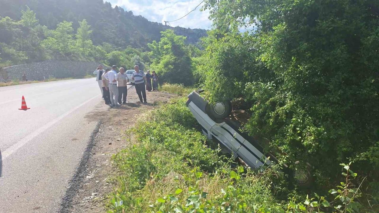 Çorum’da otomobil şarampolde takla attı: 1 yaralı