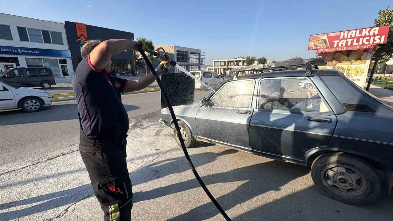 Çorum’da otomobilde çıkan yangını vatandaşlar söndürdü