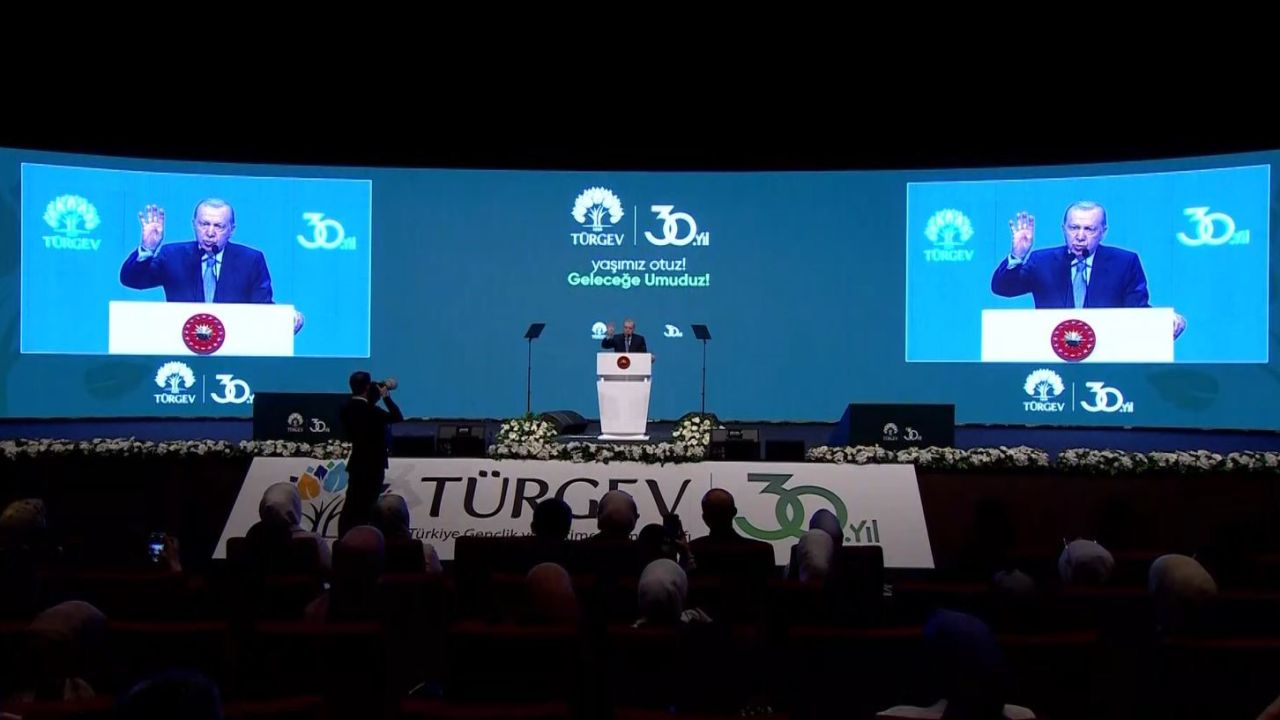 Cumhurbaşkanı Erdoğan: "Akışa yön veren bir gençlik yetiştireceğiz"