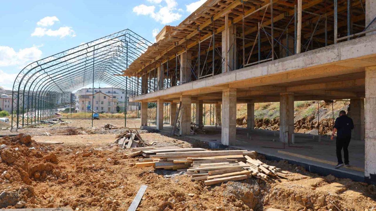 Darıca’da 100 milyon lira destekli spor kompleksinin inşası sürüyor