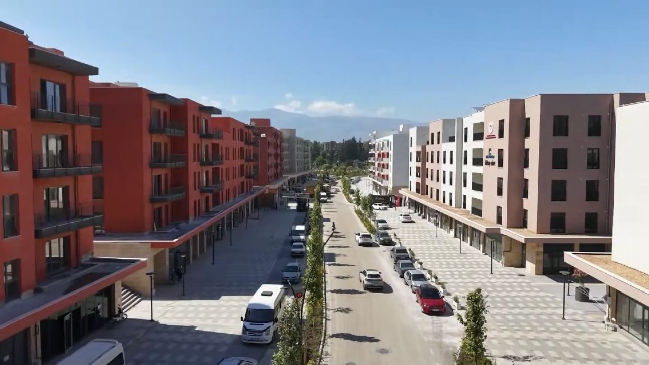 Depremin ardından yeniden inşa edilen Antakya’nın kalbinde ticaret yeniden başladı
