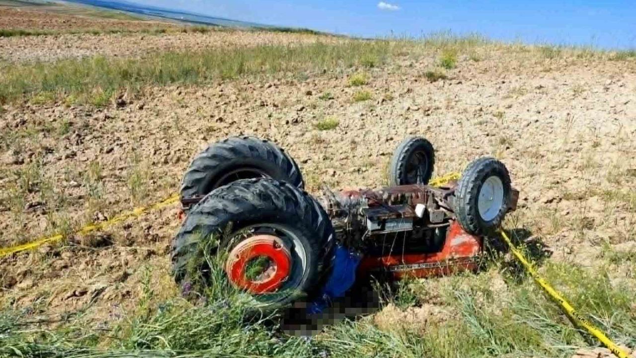 Devrilen traktörün altında kalan sürücü hayatını kaybetti
