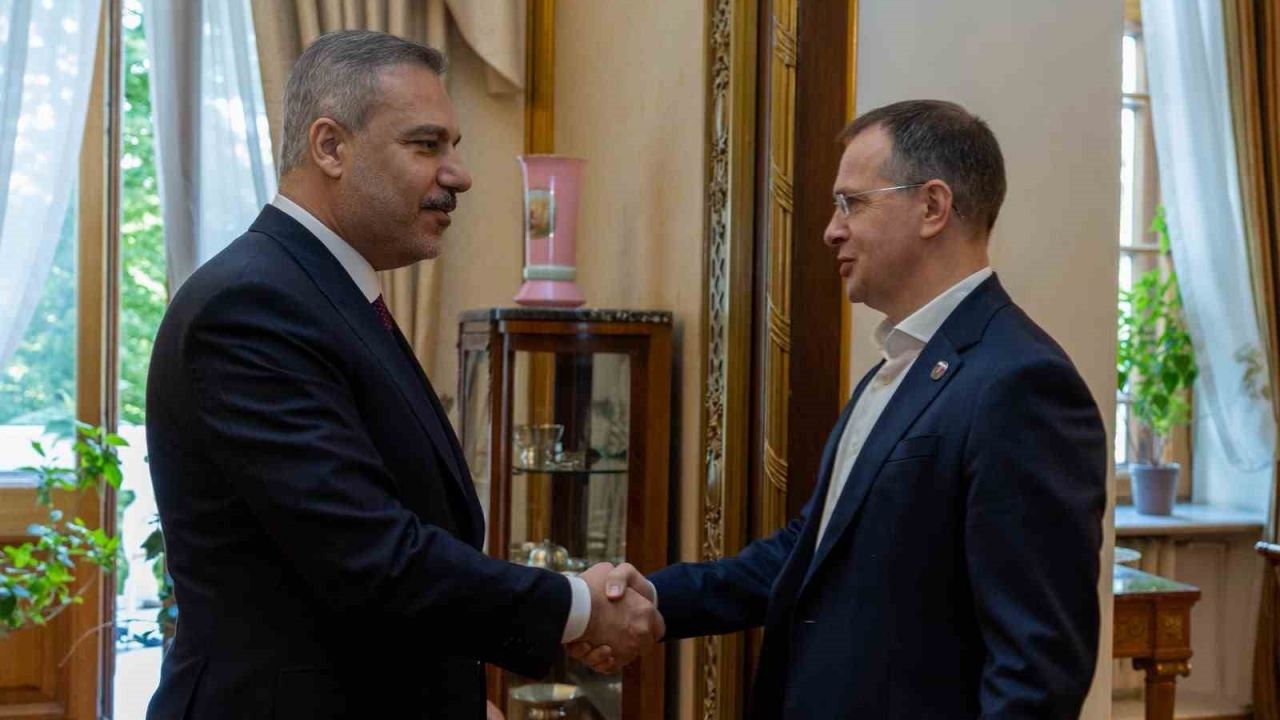 Dışişleri Bakanı Fidan, Putin’in Danışmanı Medinskiy ile bir araya geldi