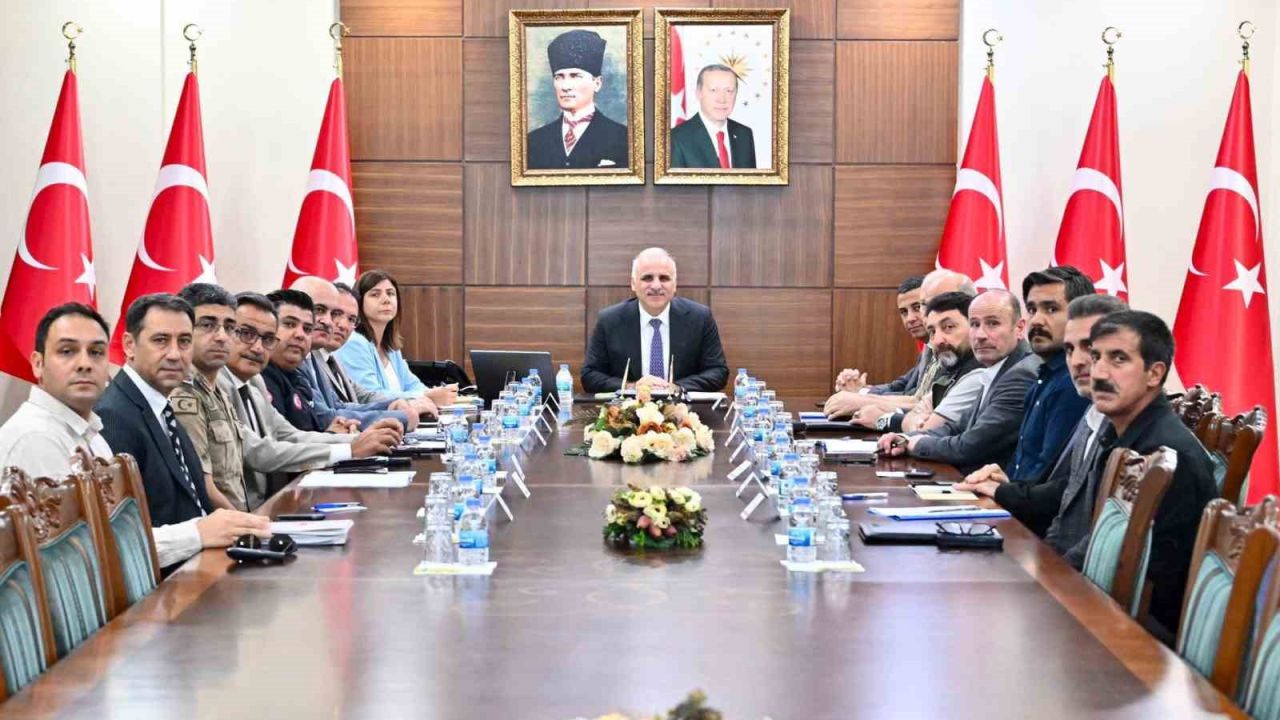 Diyarbakır’da anız yangınlarının önlenmesine yönelik toplantı