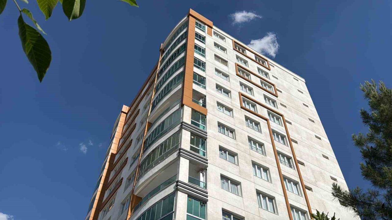 Diyarbakır’da evinin balkonundan atlayan çocuk hayatını kaybetti