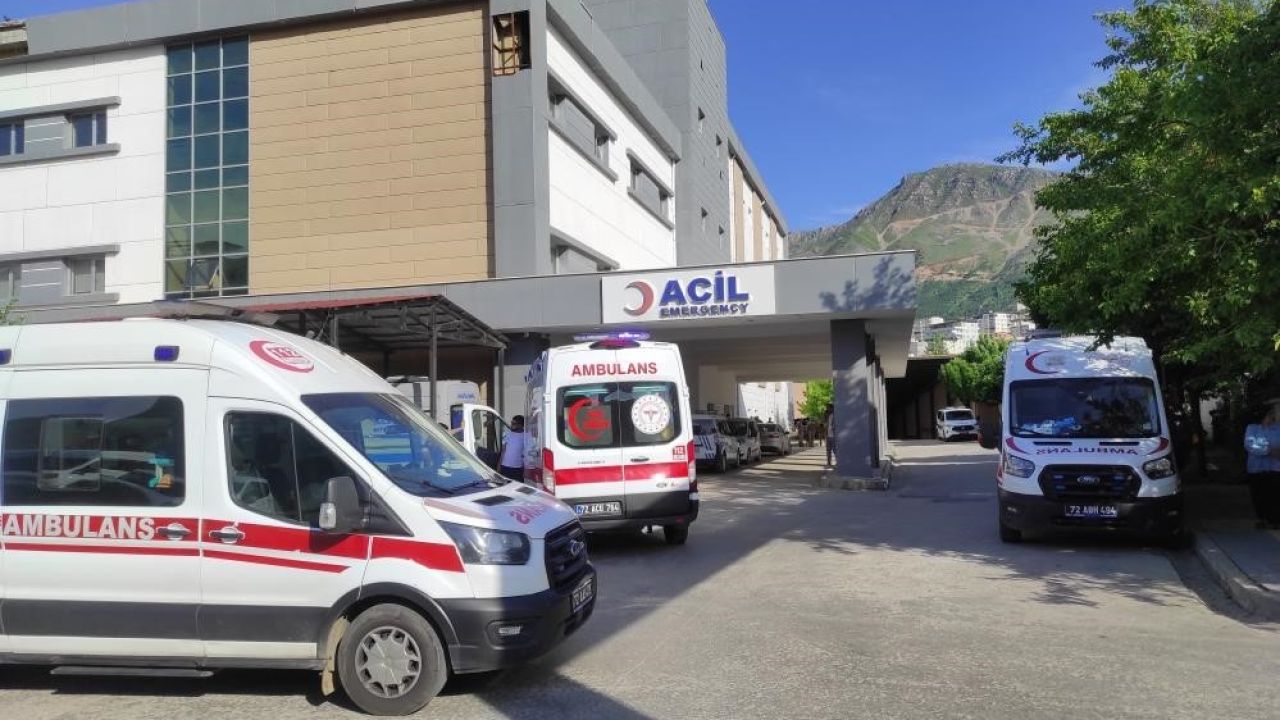 Diyarbakır’da trafik kazası: Anne ve oğlu hayatını kaybetti, 4 kişi yaralandı