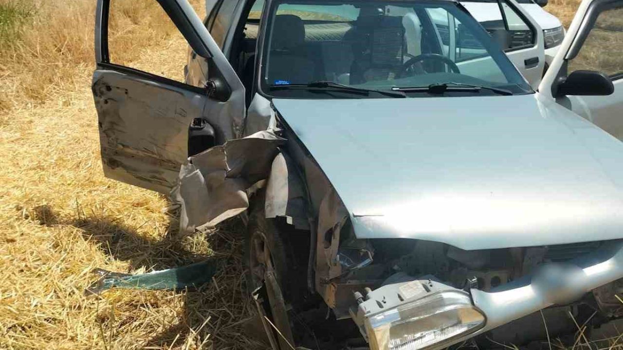 Diyarbakır’da traktörle otomobil çarpıştı: 3 yaralı