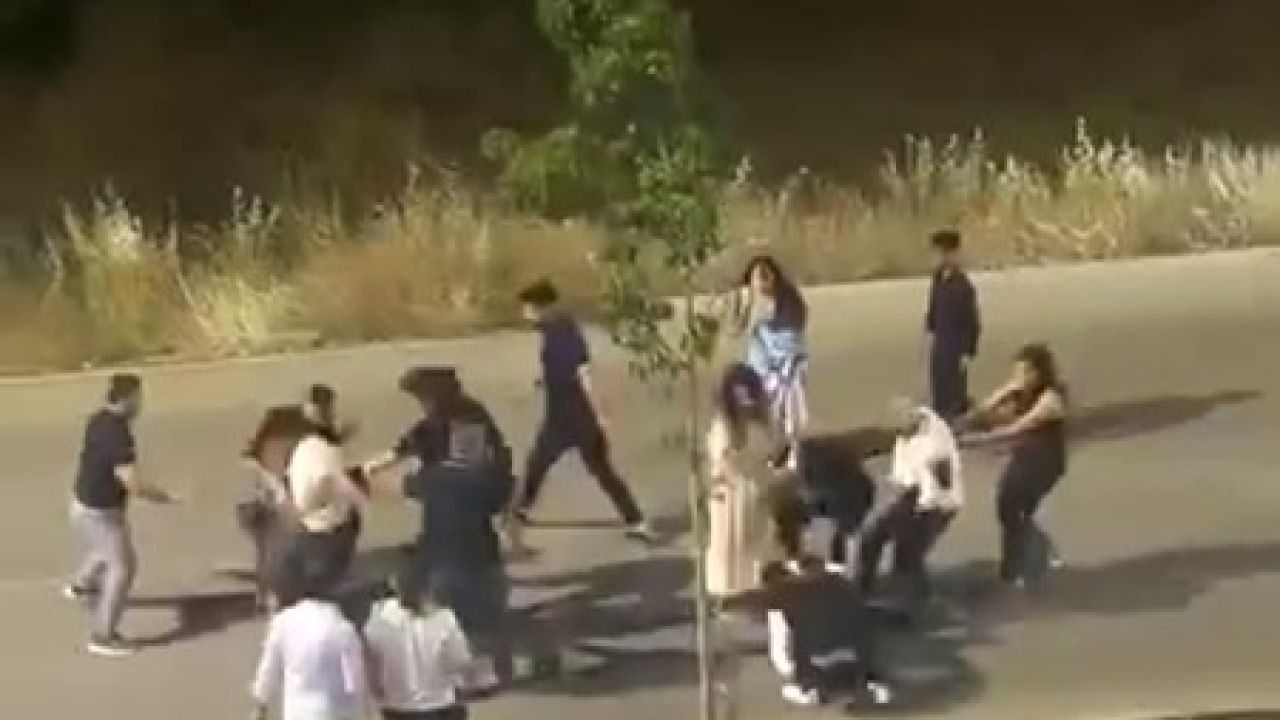 Düğün konvoyunda tekmeli, yumruklu kavga