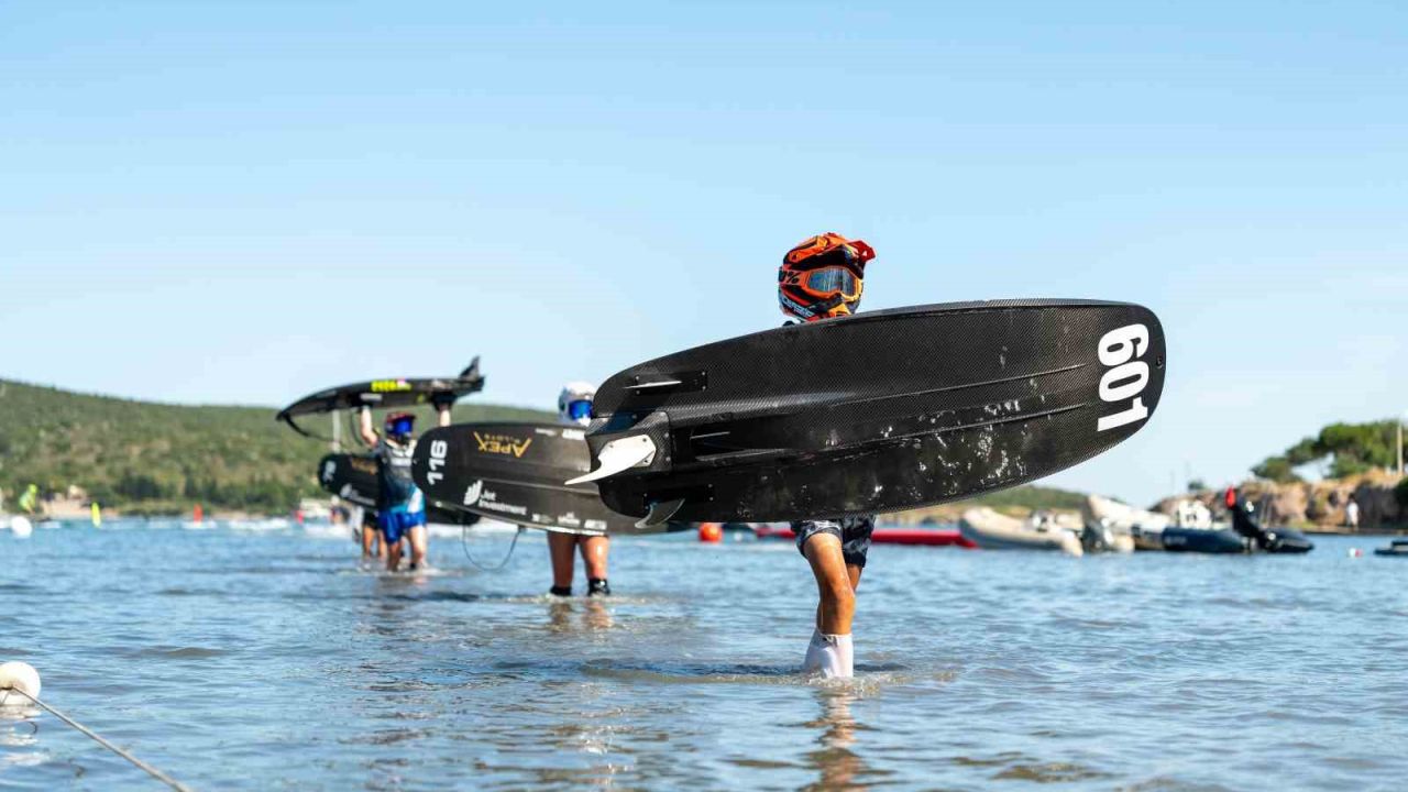 Dünya Motosurf Şampiyonası’nda ilk gün etap yarışları sona erdi