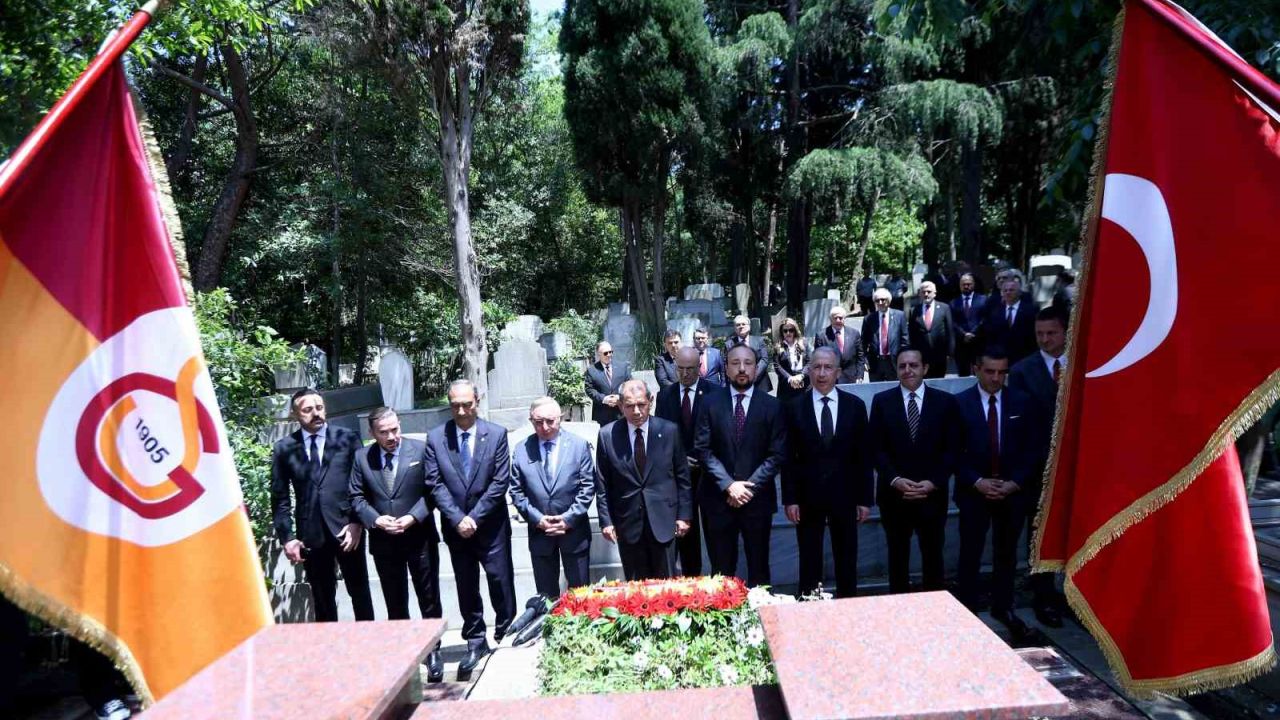 Dursun Özbek, Ali Sami Yen ve Süleyman Seba’nın kabrini ziyaret etti