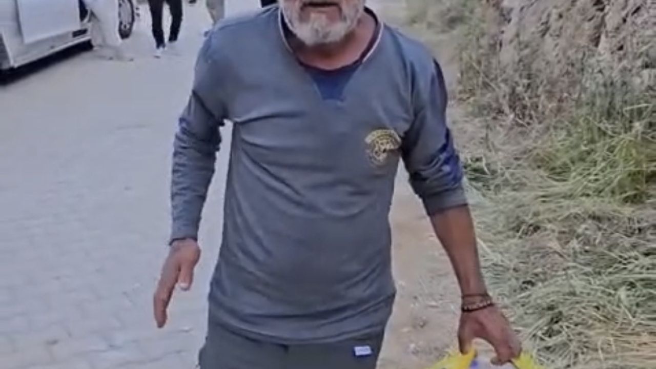 Duyarlı vatandaş piknik alanındaki çöpleri elleriyle topladı