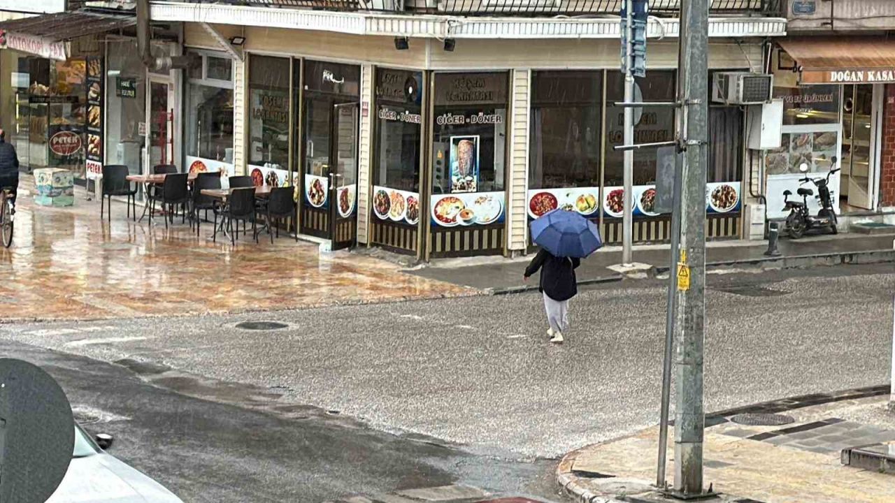 Düzce’de bunaltan sıcakların ardından yağan yağmur serinletti