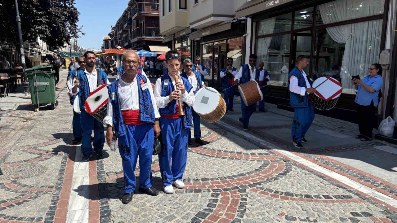 Edirne’de davul-zurna ekibinden esnafa Kırkpınar daveti