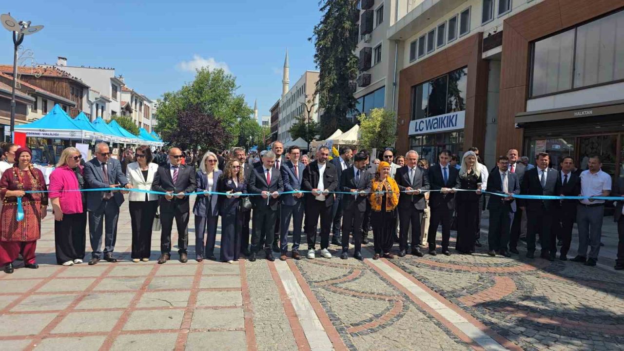 Edirne’de Hayat Boyu Öğrenme Haftası kutlandı: Kursiyerler 1 yıllık emeklerini görücüye çıkardı