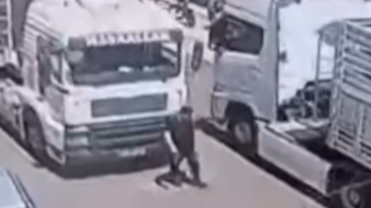 Edirne’de tırın altında kalan yaya hayatını kaybetti