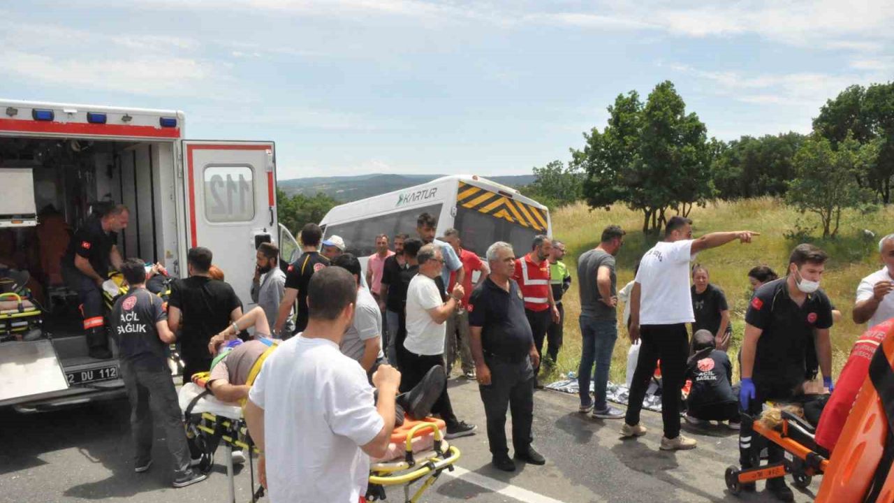 Edirne’de yolcu minibüsü tıra çarptı: 16 yaralı