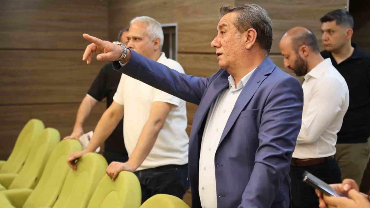 Efeler Belediyesi Muzaffer İzgü Salonu yeni yüzüyle sanatseverleri bekliyor