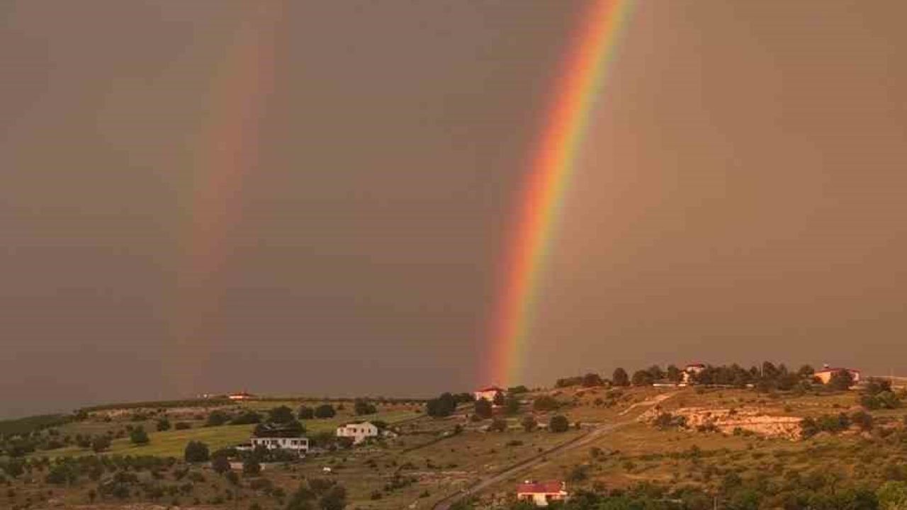 Elazığ’da gökkuşağı görsel şölen oluşturdu