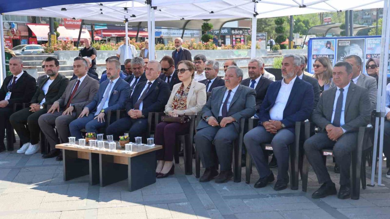 Elazığ’da "Hayat Boyu Öğrenme Şenliği" yoğun katılımla başladı