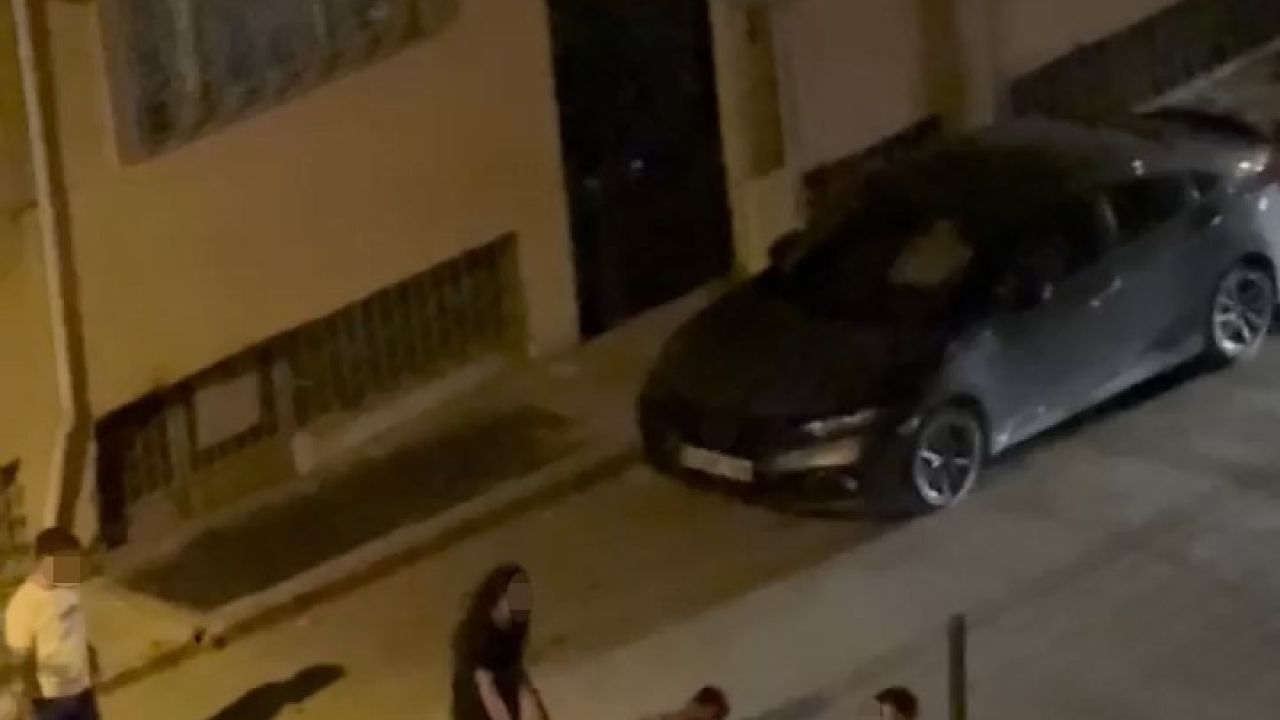 Elazığ’da iki kadın ile bir şahsın sokak ortasındaki kavgası kamerada