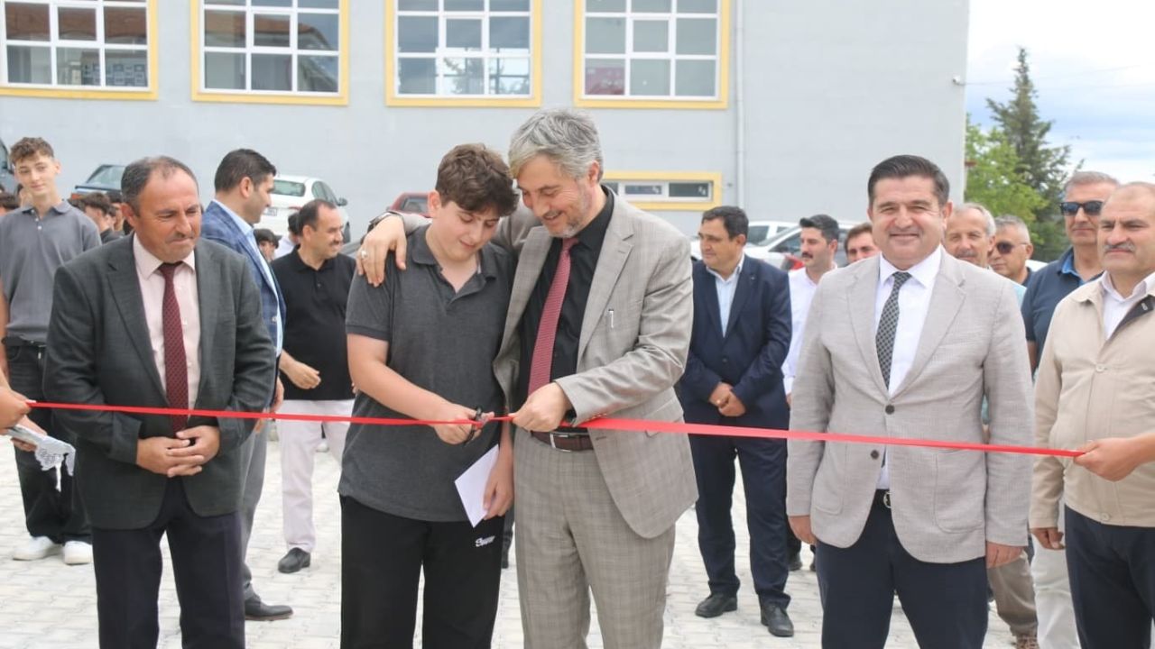 Emet Cevizdere Şehitleri MTAL’de yılsonu sergisi ve ödül töreni