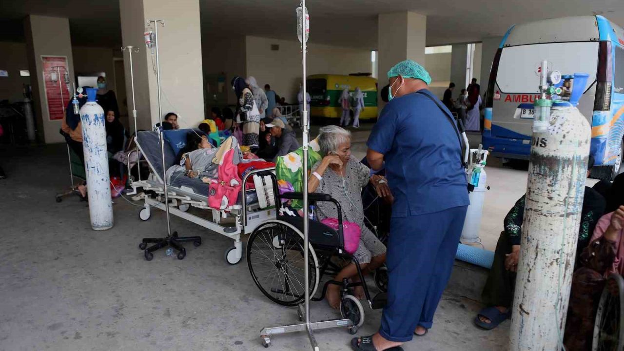 Endonezya’da 6.7 büyüklüğünde deprem