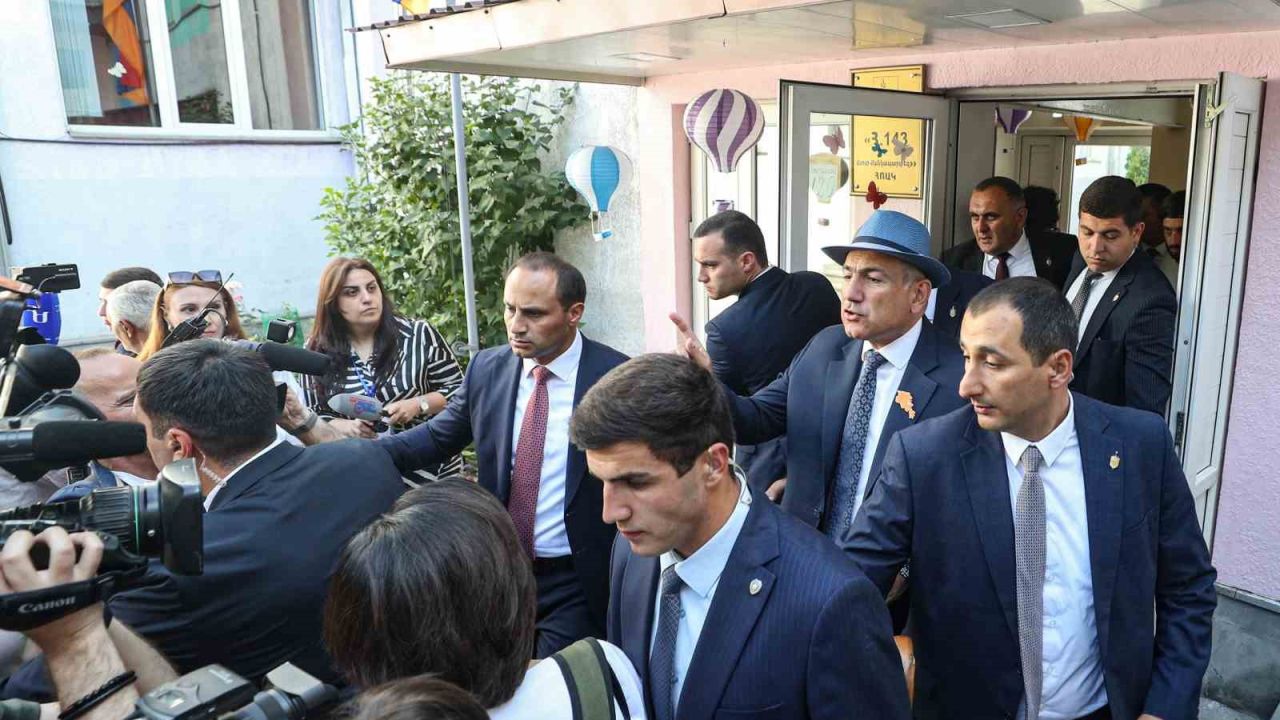 Ermenistan Başbakanı Paşinyan: "Türkiye ile diplomatik ilişkilerin kurulmasını bekliyorum"