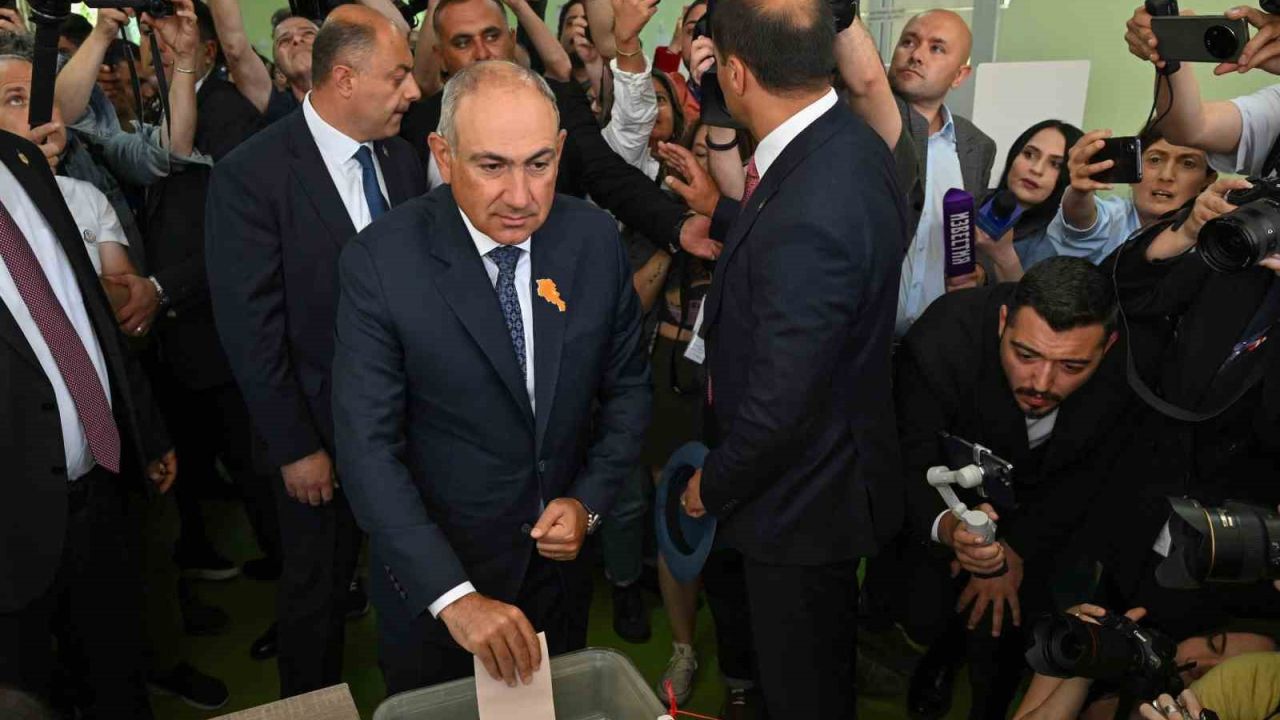 Ermenistan’da halk genel seçimler için sandık başında