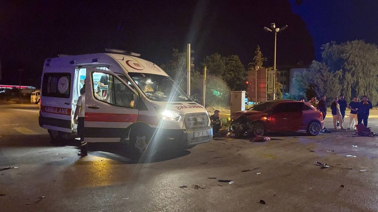 Erzincan’da iki aracın çarpıştığı kazada 2 kişi yaralandı