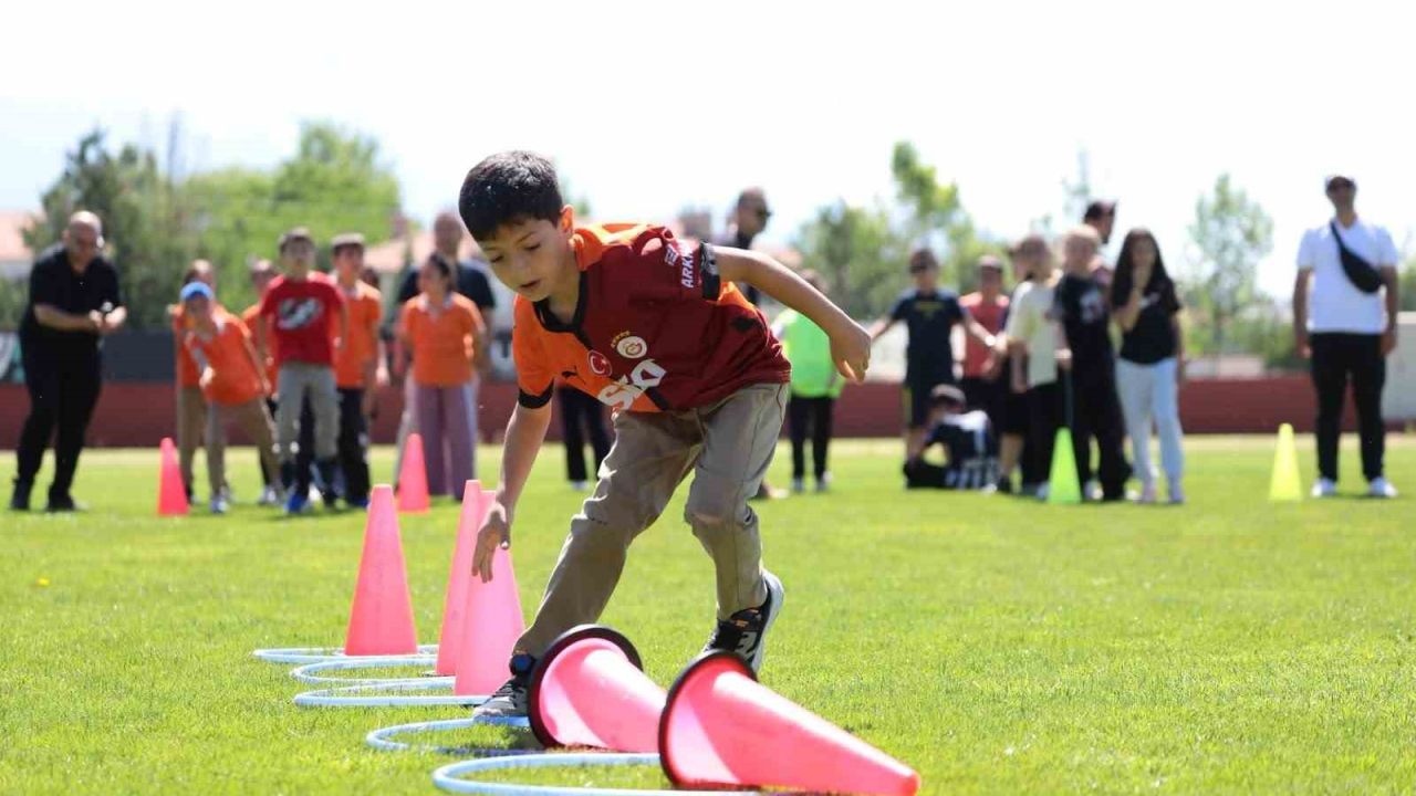 Erzincan’da İlkokullar Fiziksel Etkinlik Oyunları finali yapıldı
